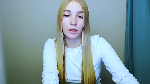 Snapshot of Queen_ofLove chatting on 12.03.25 Queen ofLove online show from 12.03.25