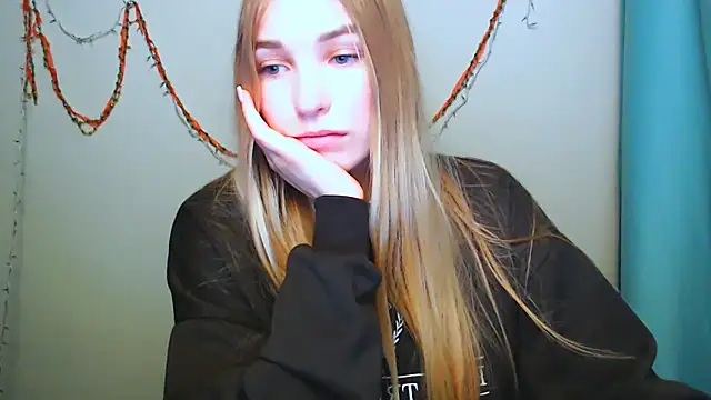 Snapshot of Queen_ofLove chatting on 12.14.25 Queen ofLove online show from 12.14.25