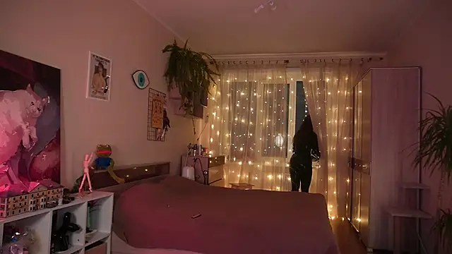 Snapshot of Staceymur chatting on 12.16.24 Staceymur online show from 12.16.24