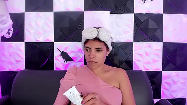 Snapshot of AfroditaMoore chatting on 10.30.25 AfroditaMoore online show from 10.30.25