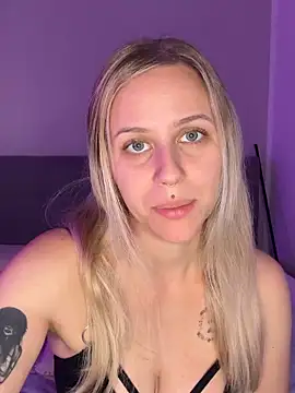 lunawolf21 online show from 10.21.25