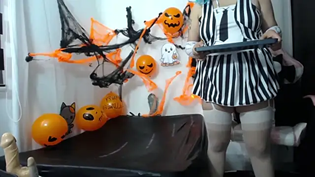 Niuk mei online show from 10.26.25