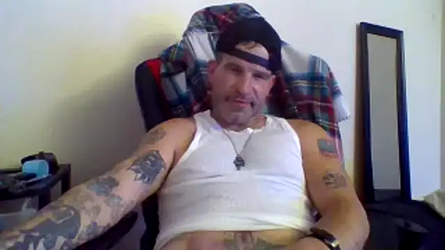 Snapshot of johnnyrockit chatting on 10.25.25 johnnyrockit online show from 10.25.25