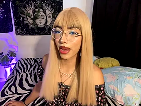 Alejandrita Robinson online show from 10.14.25