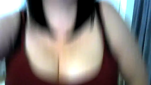 EmiliaLooo online show from 09.15.25