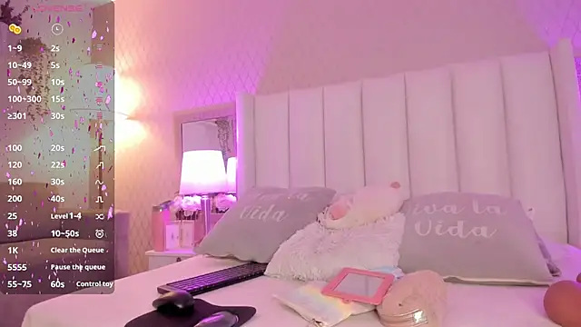 SophiaSmiiths  online show from 02.11.25