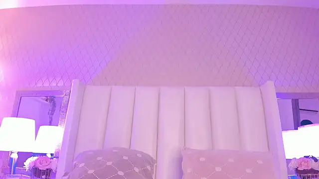 SophiaSmiiths  online show from 10.31.25