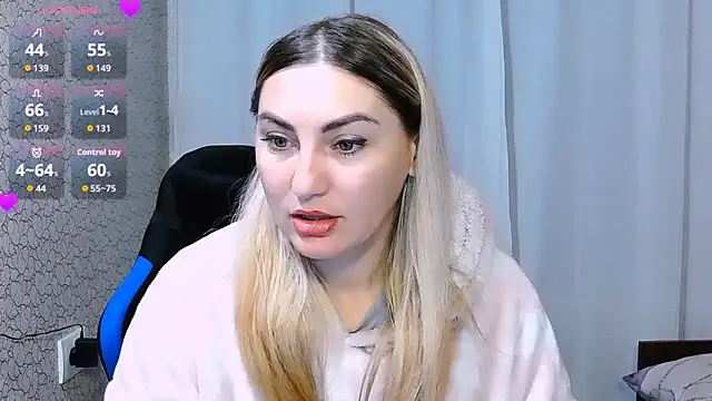 Snapshot of JaneLaJewel chatting on 10.31.25 JaneLaJewel online show from 10.31.25