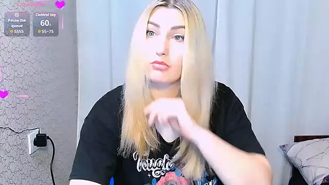 Snapshot of JaneLaJewel chatting on 11.13.25 JaneLaJewel online show from 11.13.25