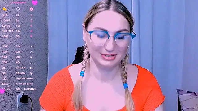 Snapshot of JaneLaJewel chatting on 11.17.25 JaneLaJewel online show from 11.17.25