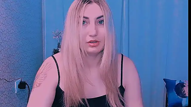 Snapshot of JaneLaJewel chatting on 12.16.25 JaneLaJewel online show from 12.16.25