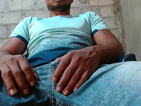 Snapshot of fernandez_latinblackk chatting on 10.28.25 fernandez latinblackk online show from 10.28.25