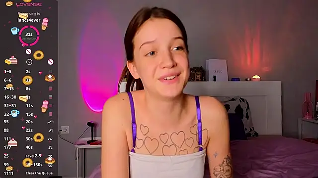 Snapshot of Sweet_Evva chatting on 11.10.25 Sweet Evva online show from 11.10.25