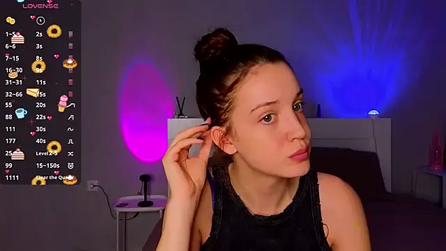 Snapshot of Sweet_Evva chatting on 11.22.25 Sweet Evva online show from 11.22.25