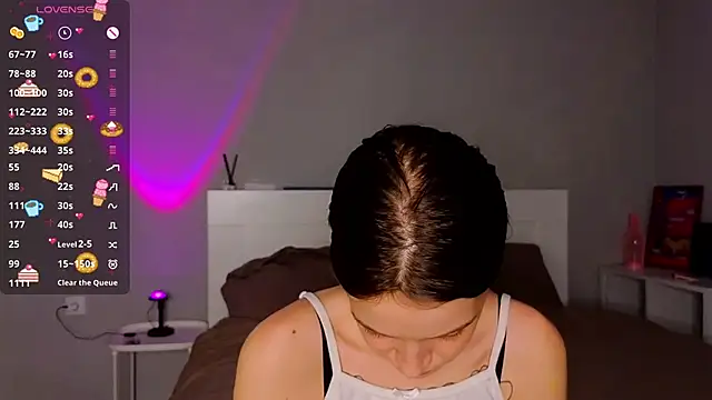 Snapshot of Sweet_Evva chatting on 11.30.25 Sweet Evva online show from 11.30.25