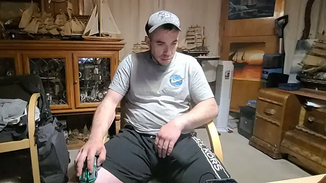 Snapshot of ScubaStevex chatting on 04.20.26 ScubaStevex online show from 04.20.26