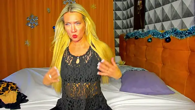 Luna  Lewis online show from 12.29.24