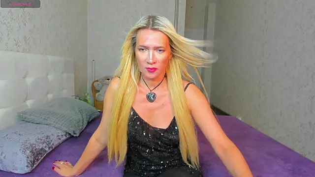 Luna  Lewis online show from 01.18.25