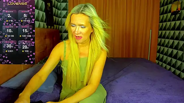 Luna  Lewis online show from 01.25.25