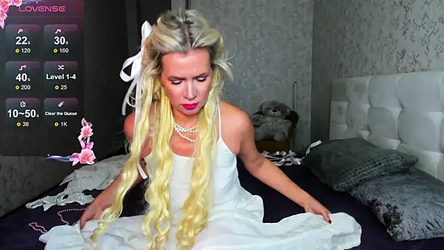 Luna  Lewis online show from 01.29.25