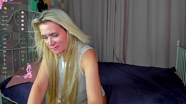 Luna  Lewis online show from 03.21.25