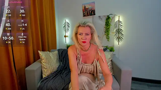 Luna  Lewis online show from 09.18.25