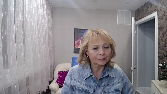 Milla Cutie18 online show from 12.13.24