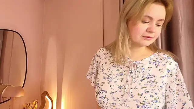 Snapshot of Maybe_Baby_ chatting on 12.09.24 Maybe Baby online show from 12.09.24