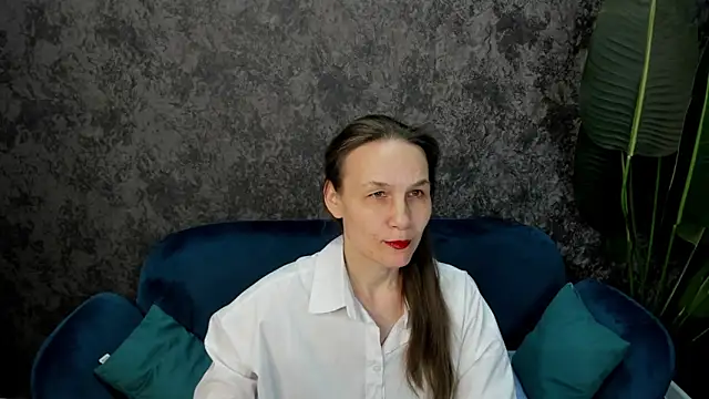 Snapshot of Lillian_White chatting on 03.04.25 Lillian White online show from 03.04.25