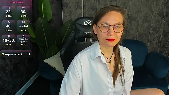 Snapshot of Lillian_White chatting on 05.20.26 Lillian White online show from 05.20.26