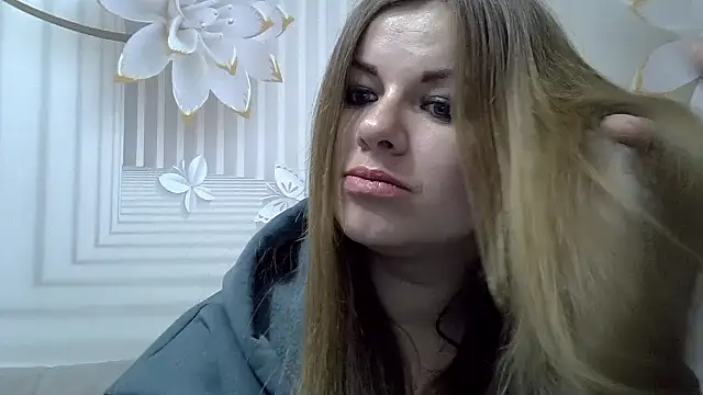 Snapshot of TinaFun4u chatting on 02.22.25 TinaFun4u online show from 02.22.25