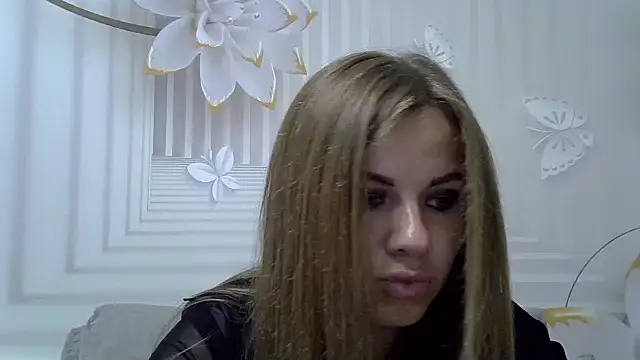 Snapshot of TinaFun4u chatting on 09.22.25 TinaFun4u online show from 09.22.25