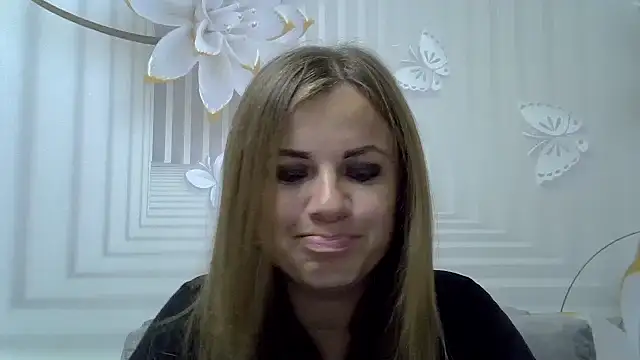 Snapshot of TinaFun4u chatting on 09.30.25 TinaFun4u online show from 09.30.25
