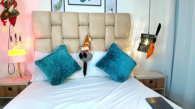 Snapshot of AdharaSmithh chatting on 10.29.25 AdharaSmithh online show from 10.29.25