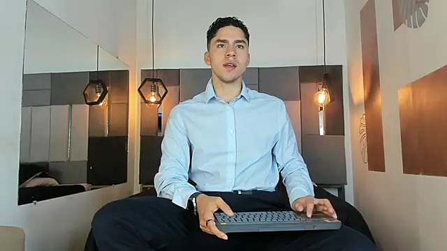 Snapshot of LiamNovak chatting on 02.16.26 LiamNovak online show from 02.16.26