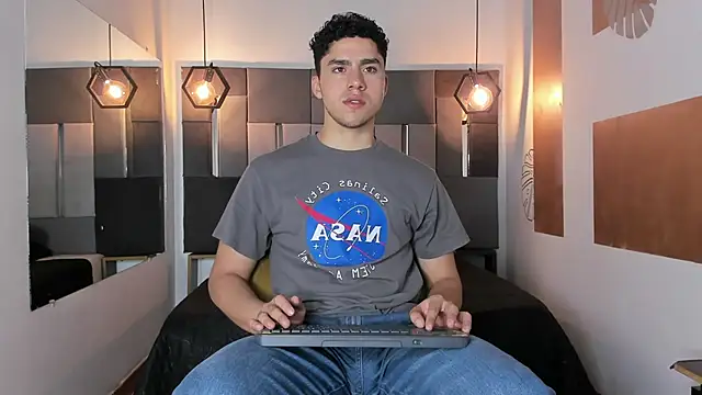 Snapshot of LiamNovak chatting on 03.04.26 LiamNovak online show from 03.04.26