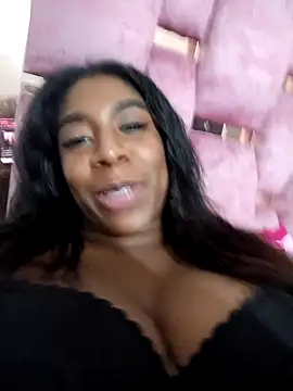 Snapshot of KloheCurvy chatting on 12.12.24 KloheCurvy online show from 12.12.24