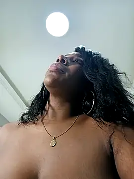 Snapshot of KloheCurvy chatting on 12.17.24 KloheCurvy online show from 12.17.24
