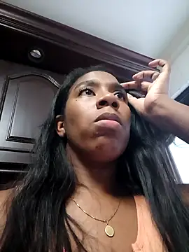 Snapshot of KloheCurvy chatting on 12.19.24 KloheCurvy online show from 12.19.24