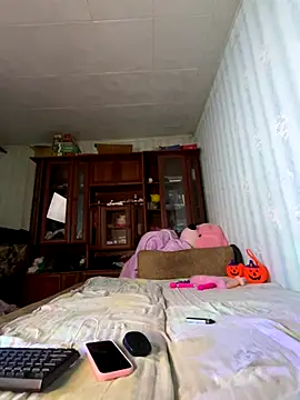 Snapshot of DreamKarina chatting on 10.30.25 DreamKarina online show from 10.30.25