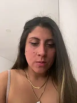 Snapshot of girl_anni chatting on 01.28.25 girl anni online show from 01.28.25