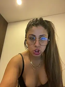 Snapshot of girl_anni chatting on 01.31.25 girl anni online show from 01.31.25