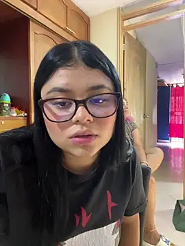 alissonfernandez  online show from 10.18.25