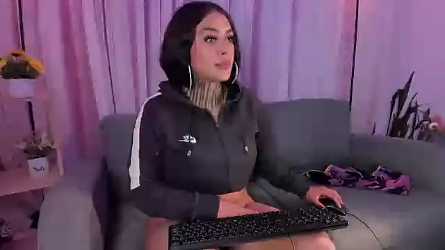 Snapshot of Lovely_celeste chatting on 10.16.25 Lovely celeste online show from 10.16.25