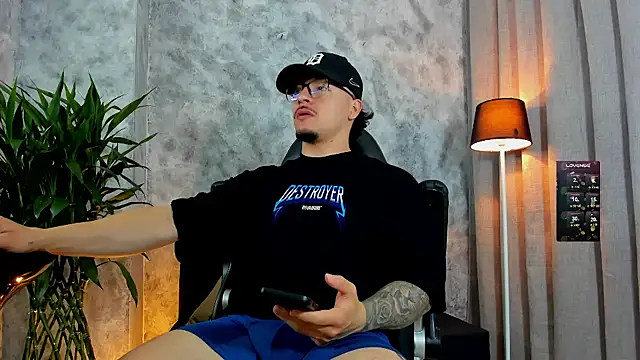 boyc022  online show from 11.24.25