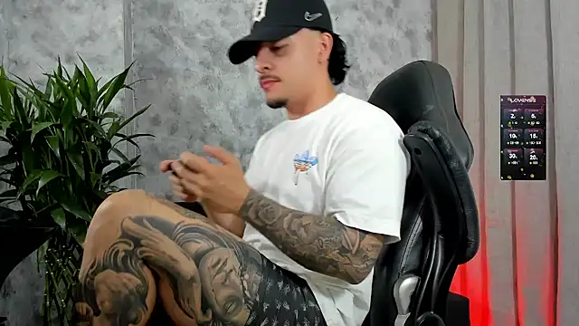 boyc022  online show from 12.23.25