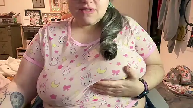 Snapshot of MimiParis chatting on 01.06.25 MimiParis online show from 01.06.25