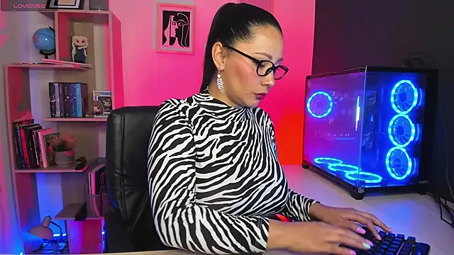 Sue Wolls online show from 01.06.25