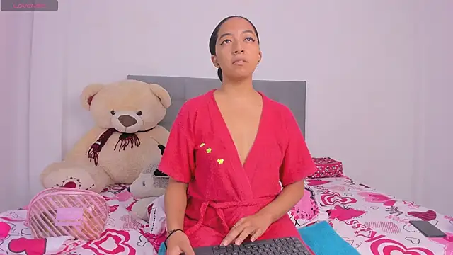 NAHOMI MILLER online show from 01.04.25