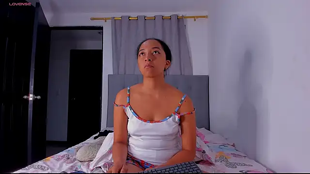 NAHOMI MILLER online show from 03.07.25